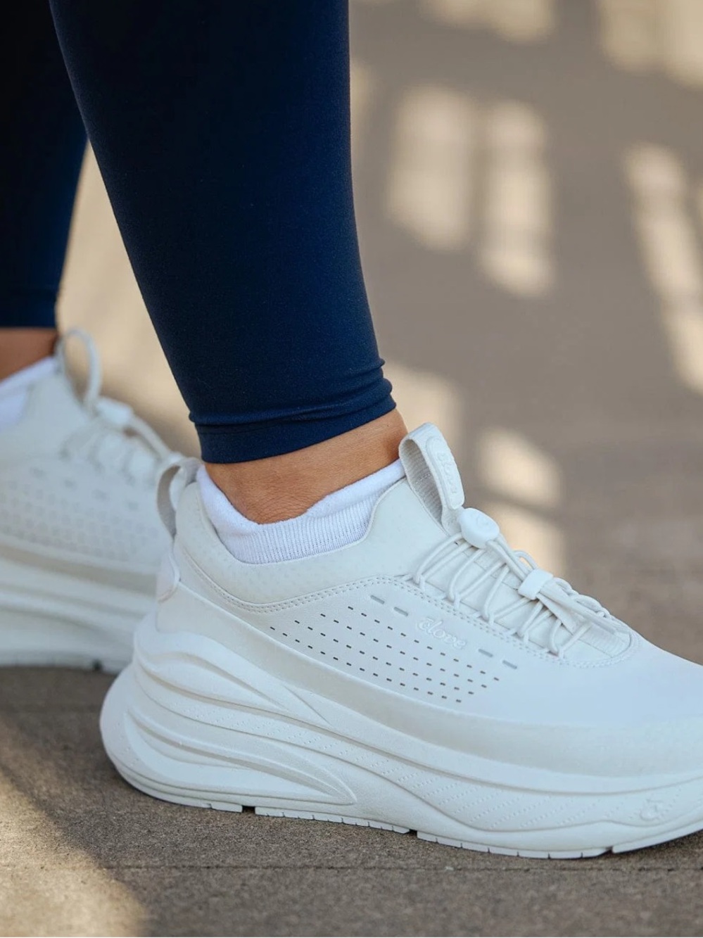 Clove Forte 2 Brilliant White Max Cushioning Womens 11/ Mens 9.5 Supercrush